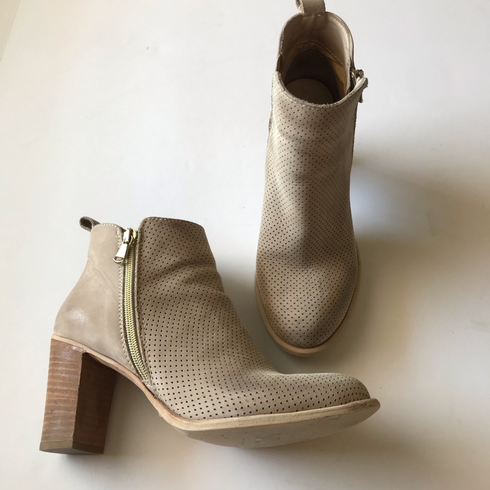 Vera Gomma Suede and Leather Ankle Boots